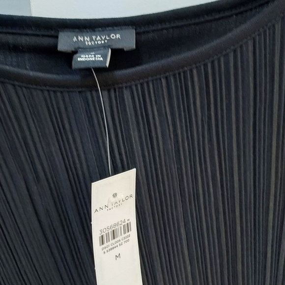 BRAND NEW Ann Taylor Factory Black Size M Ribbed Blouse - Picture 3 of 3